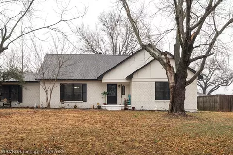 8901 Royal Ridge Dr, Fort Smith, AR 72903