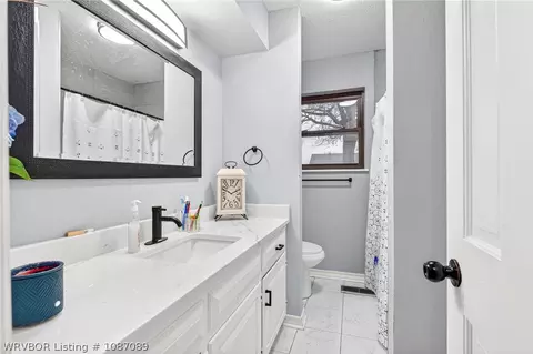 Bath - 8901 Royal Ridge Dr, Fort Smith, AR 72903 photo 2 of 2