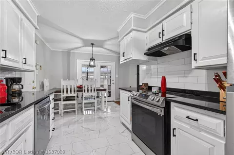 Kitchen - 8901 Royal Ridge Dr, Fort Smith, AR 72903 photo 2 of 2