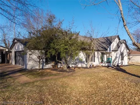 Exterior - 8901 Royal Ridge Dr, Fort Smith, AR 72903 photo 2 of 9