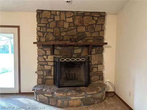 Living - 9100 Skypark Dr, Fort Smith, AR 72903 photo 1 of 2