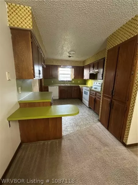 Kitchen - 9100 Skypark Dr, Fort Smith, AR 72903 photo 1 of 2