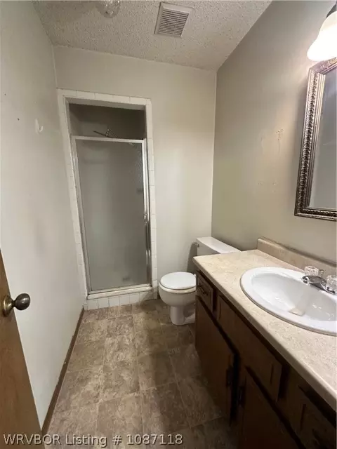 Bath - 9100 Skypark Dr, Fort Smith, AR 72903 photo 2 of 2