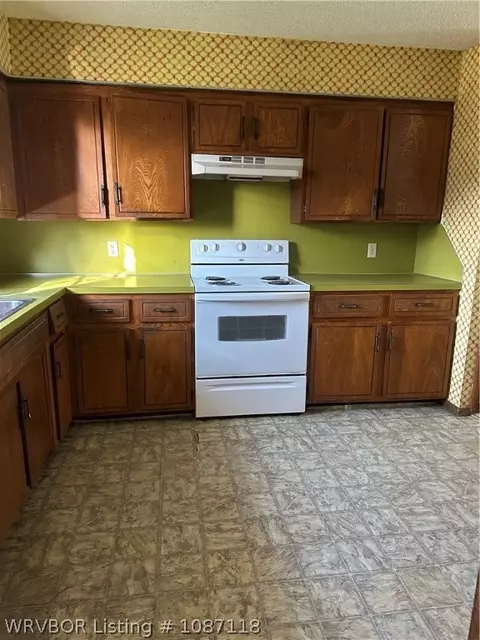 Kitchen - 9100 Skypark Dr, Fort Smith, AR 72903 photo 2 of 2
