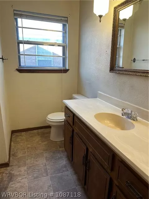 Bath - 9100 Skypark Dr, Fort Smith, AR 72903 photo 1 of 2