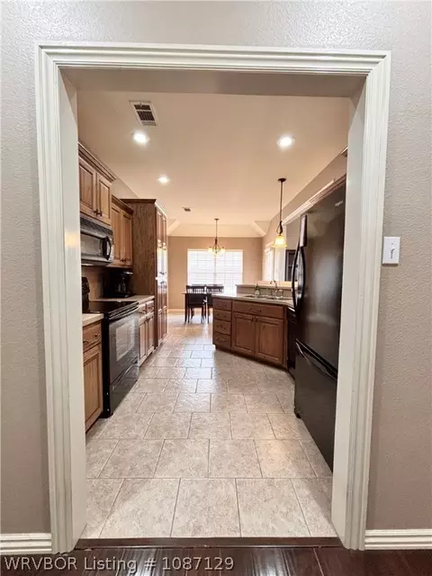 Entry Way - 8409 Vickery Ln, Fort Smith, AR 72908 photo 5 of 9