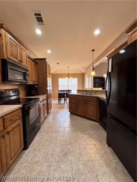 Entry Way - 8409 Vickery Ln, Fort Smith, AR 72908 photo 4 of 9