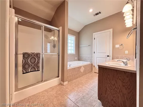 Bath - 8409 Vickery Ln, Fort Smith, AR 72908 photo 2 of 4