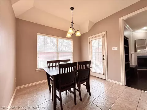 Dining - 8409 Vickery Ln, Fort Smith, AR 72908 photo 4 of 5