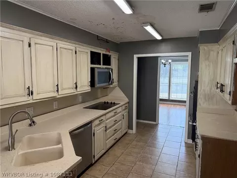 Entry Way - 7907 Yorktown Rd, Fort Smith, AR 72903 photo 1 of 2