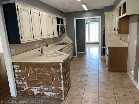 Kitchen - 7907 Yorktown Rd, Fort Smith, AR 72903 photo 1 of 3
