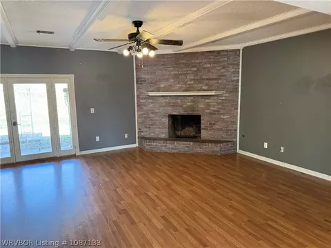 Living - 7907 Yorktown Rd, Fort Smith, AR 72903 photo 2 of 4