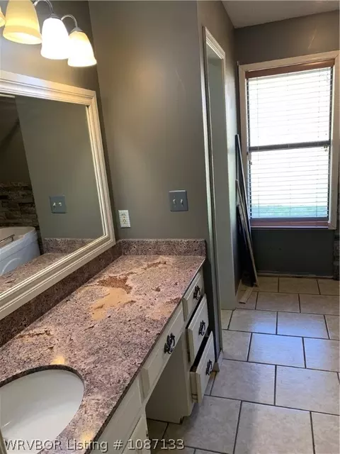 Bath - 7907 Yorktown Rd, Fort Smith, AR 72903 photo 4 of 6