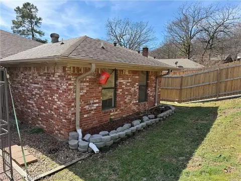 Exterior - 7907 Yorktown Rd, Fort Smith, AR 72903 photo 4 of 4