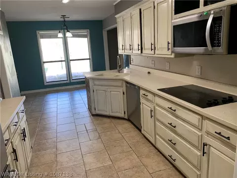 Kitchen - 7907 Yorktown Rd, Fort Smith, AR 72903 photo 2 of 3