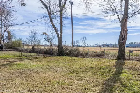 Exterior - 1810 Waco St, Fort Smith, AR 72901 photo 6 of 7