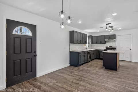 Entry Way - 1810 Waco St, Fort Smith, AR 72901 photo 2 of 3