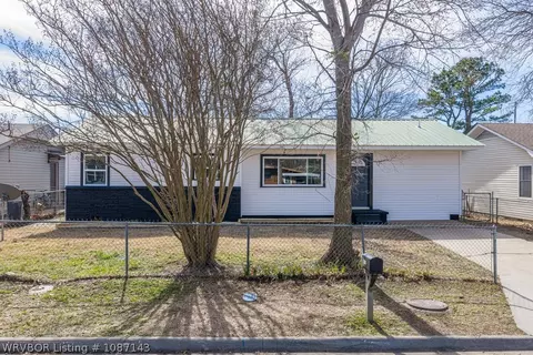Exterior - 1810 Waco St, Fort Smith, AR 72901 photo 4 of 7