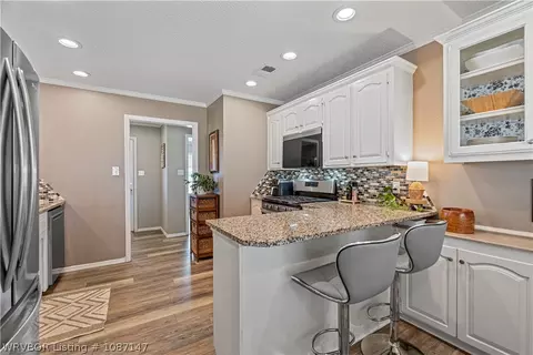 Kitchen - 9813 Shadow Branch Ln, Fort Smith, AR 72903 photo 3 of 3