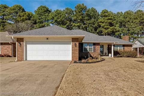 Exterior - 9813 Shadow Branch Ln, Fort Smith, AR 72903 photo 2 of 9