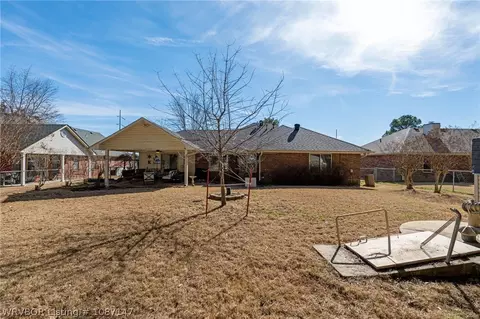 Exterior - 9813 Shadow Branch Ln, Fort Smith, AR 72903 photo 6 of 9