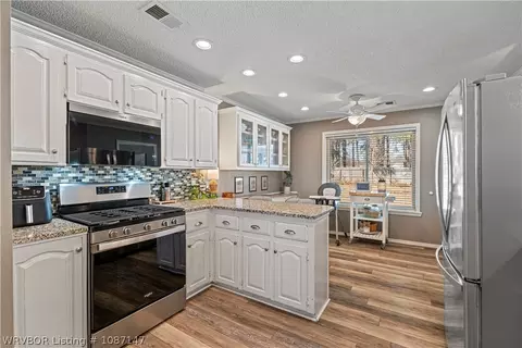 Kitchen - 9813 Shadow Branch Ln, Fort Smith, AR 72903 photo 2 of 3