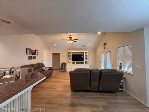 Living - 39803 Cedar Hill Cir, Howe, OK 74940 photo 2 of 2
