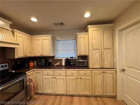 Kitchen - 39803 Cedar Hill Cir, Howe, OK 74940 photo 4 of 4