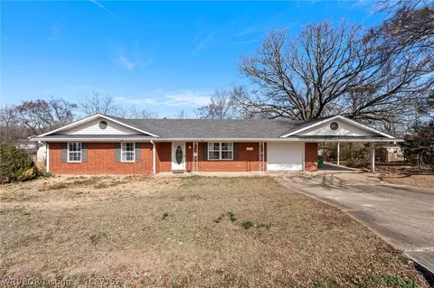 3009 Honeysuckle Dr, Sallisaw, OK 74955
