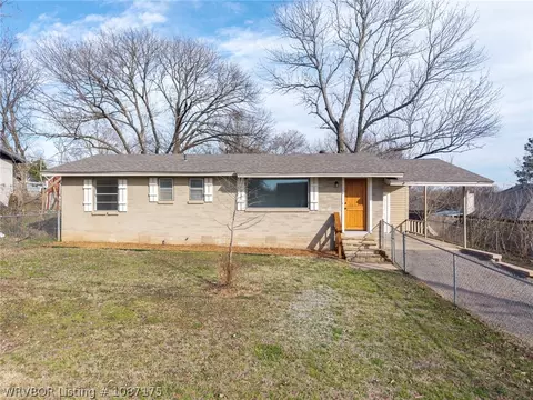 1104 9th St, Barling, AR 72923
