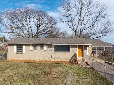 Exterior - 1104 9th St, Barling, AR 72923 photo 4 of 15