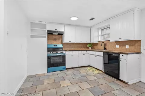 Kitchen - 1104 9th St, Barling, AR 72923 photo 1 of 2
