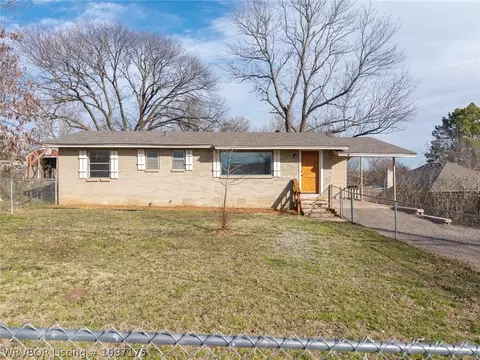 Exterior - 1104 9th St, Barling, AR 72923 photo 3 of 15