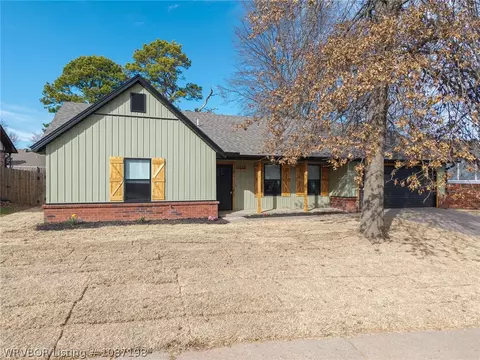 Exterior - 2300 Pine Ln, Barling, AR 72923 photo 2 of 6