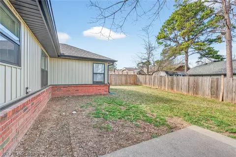 Exterior - 2300 Pine Ln, Barling, AR 72923 photo 5 of 6