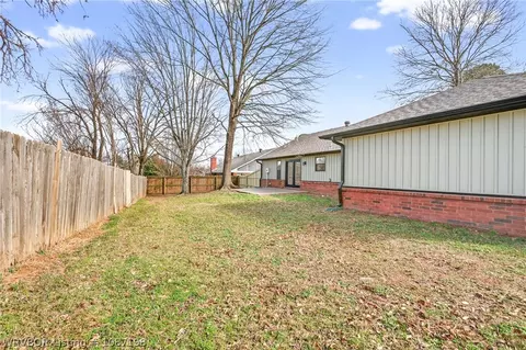 Exterior - 2300 Pine Ln, Barling, AR 72923 photo 6 of 6