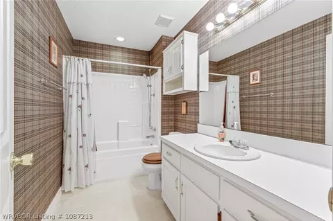 Bath - 6301 Cedar Break Dr, Fort Smith, AR 72916 photo 1 of 5