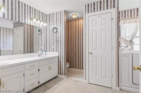 Bath - 6301 Cedar Break Dr, Fort Smith, AR 72916 photo 2 of 5