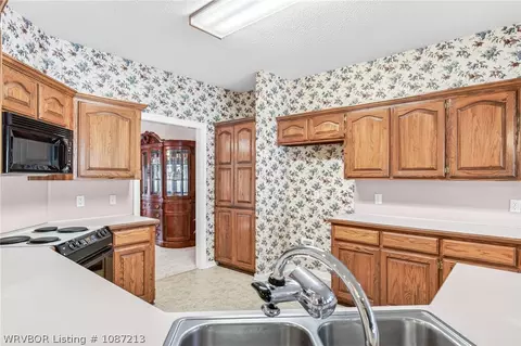 Kitchen - 6301 Cedar Break Dr, Fort Smith, AR 72916 photo 4 of 4