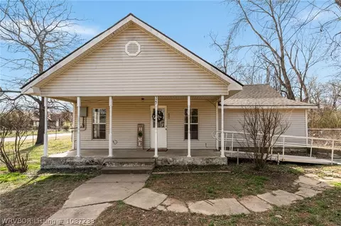 327 E Mulberry St, Alma, AR 72921