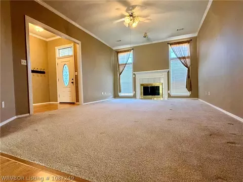 Living - 9912 Glen Flora Cir, Fort Smith, AR 72908 photo 1 of 2