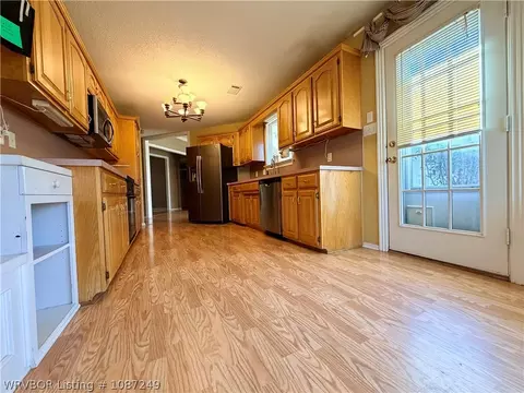 Entry Way - 9912 Glen Flora Cir, Fort Smith, AR 72908 photo 2 of 2