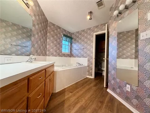 Bath - 9912 Glen Flora Cir, Fort Smith, AR 72908 photo 1 of 2
