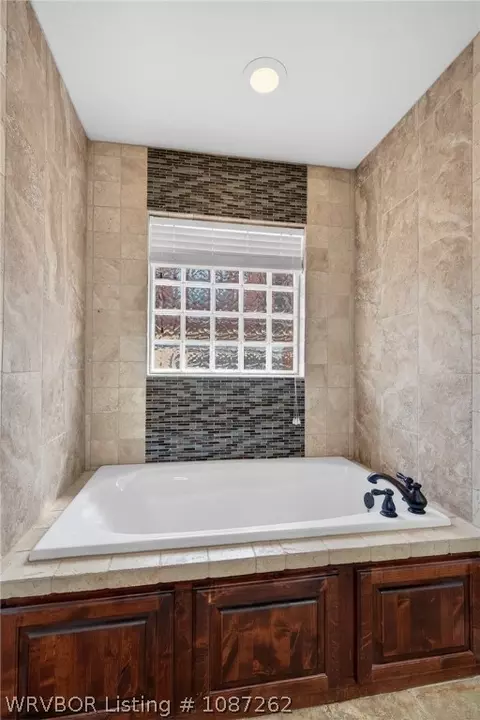 Bath - 8723 Reata St, Fort Smith, AR 72916 photo 2 of 4