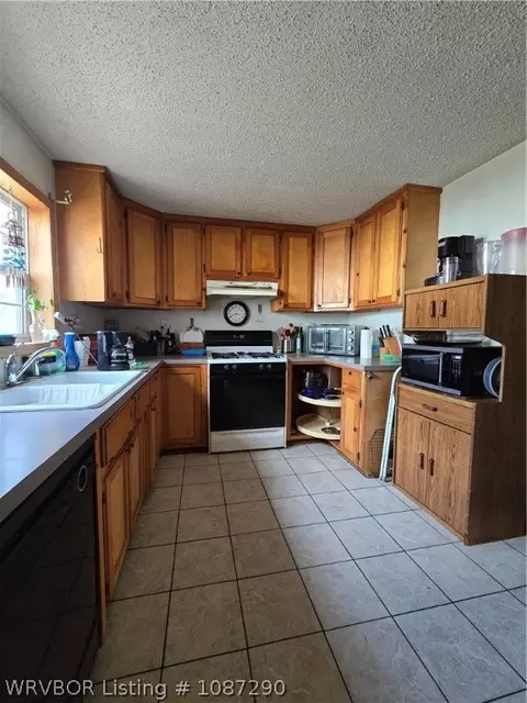 Kitchen - 714 E Chism St, Paris, AR 72855 photo 1 of 1
