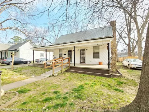 Exterior - 714 E Chism St, Paris, AR 72855 photo 1 of 2