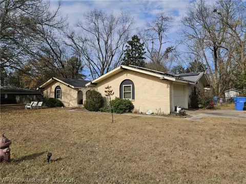 1104 Chicot Dr, Dermott, AR 71638