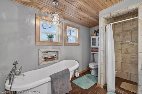 Bath - 504 S 9th St, Paris, AR 72855 photo 2 of 3