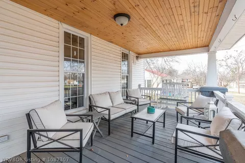 Exterior - 504 S 9th St, Paris, AR 72855 photo 3 of 4