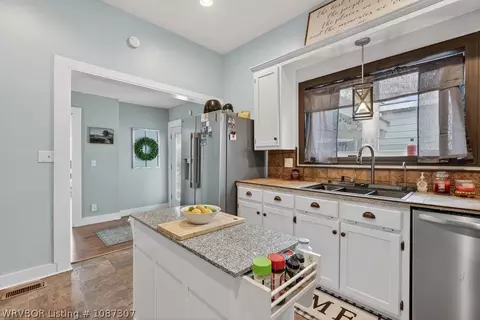 Entry Way - 504 S 9th St, Paris, AR 72855 photo 3 of 4